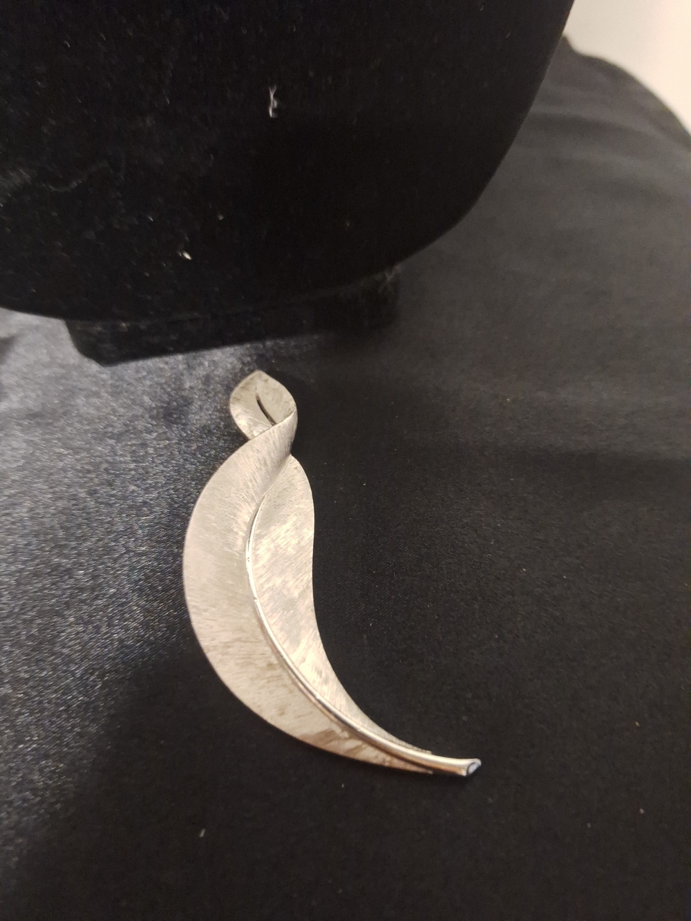 Tafari Vintage silver Leaf Pendant Broach-